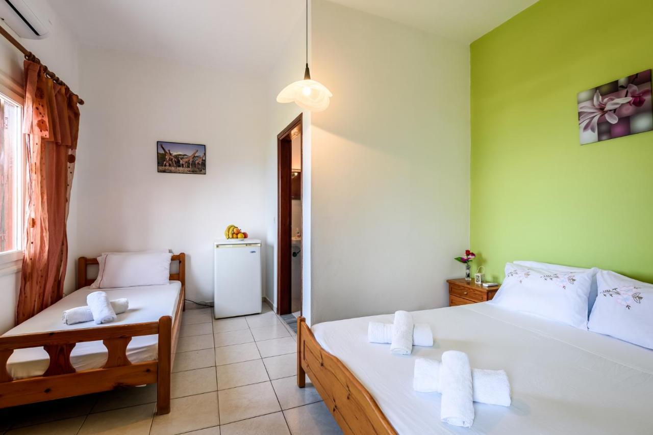 Antonis Studio Apartment Sfinarion Exterior photo
