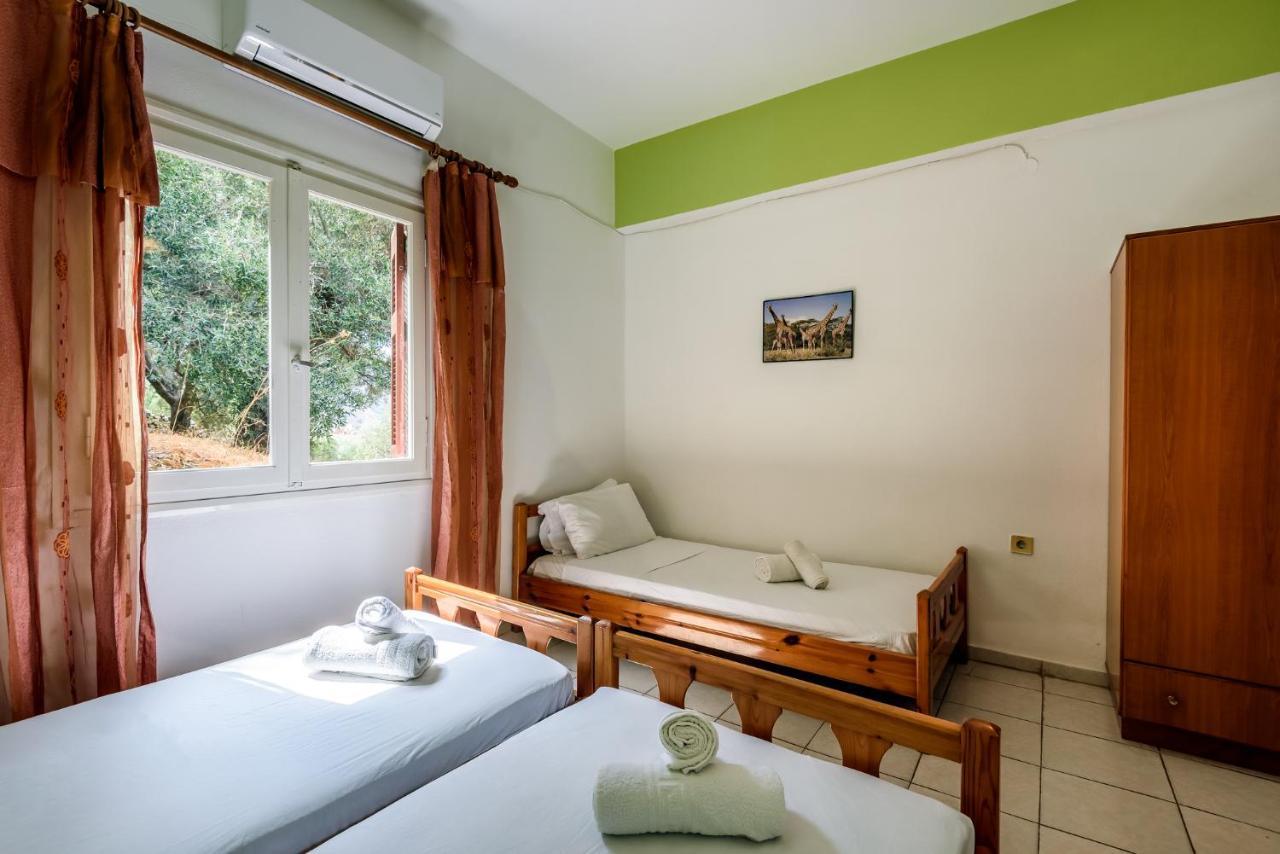 Antonis Studio Apartment Sfinarion Exterior photo