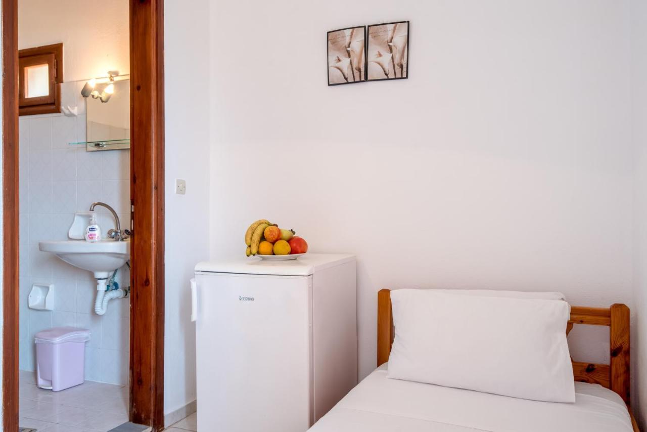 Antonis Studio Apartment Sfinarion Exterior photo